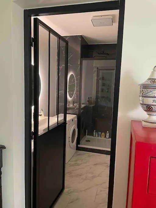 דירות Loft With View On A Quiet Garden, Parisian Charm 0*, פריז צרפת