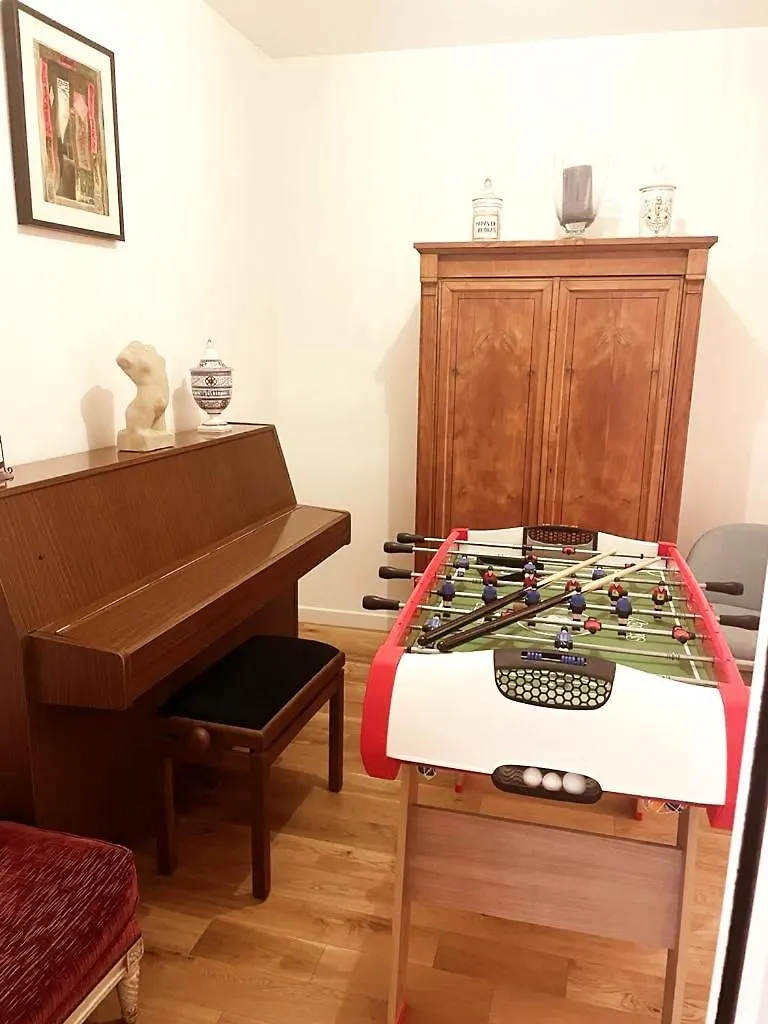דירות Loft With View On A Quiet Garden, Parisian Charm
