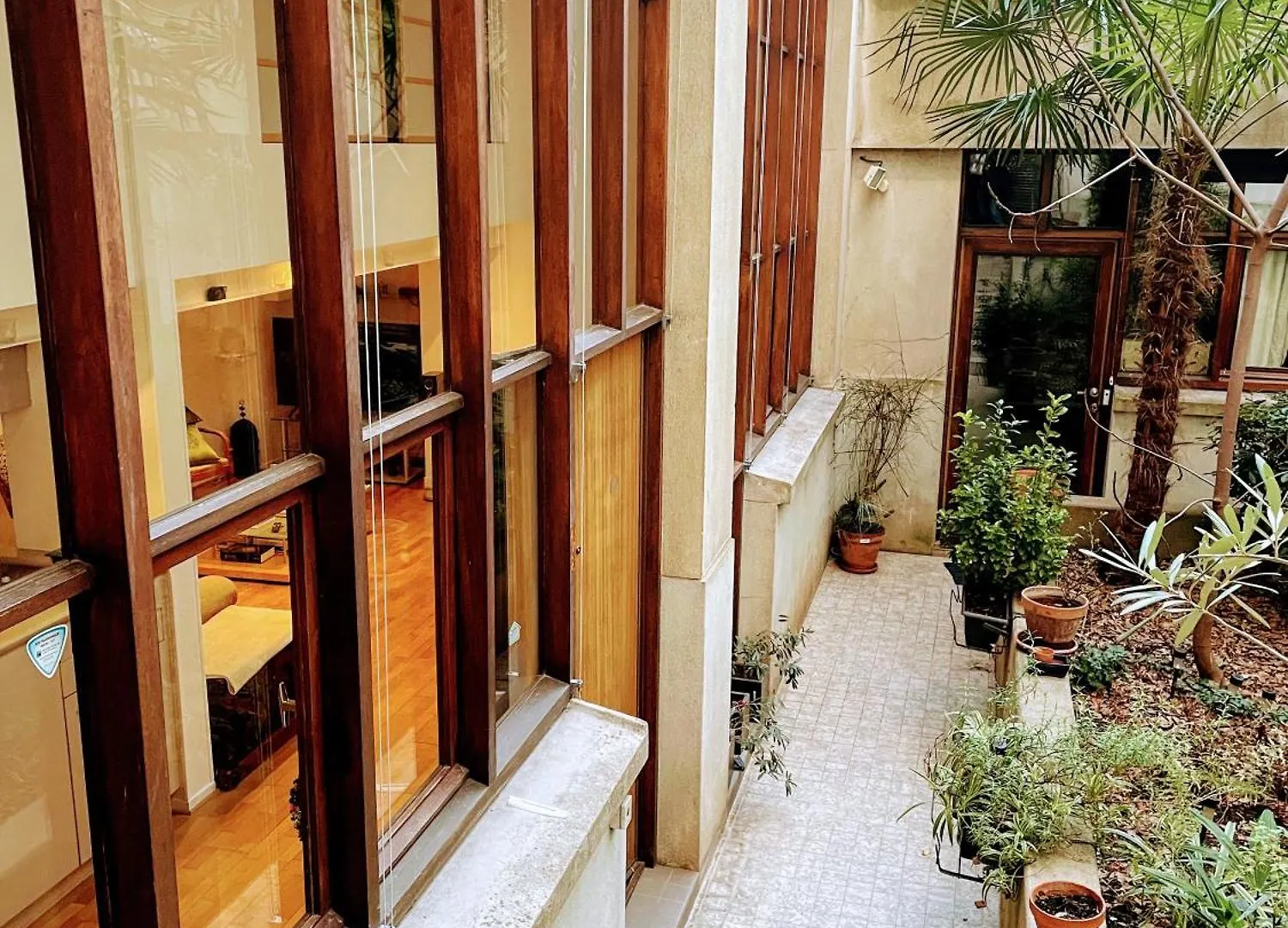 דירות Loft With View On A Quiet Garden, Parisian Charm 0*, פריז צרפת
