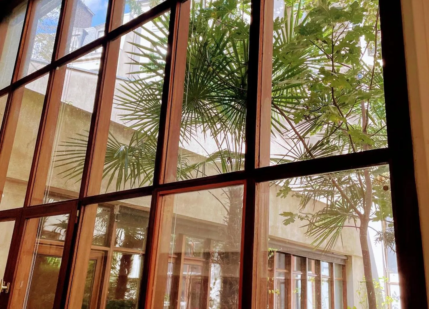 דירות Loft With View On A Quiet Garden, Parisian Charm