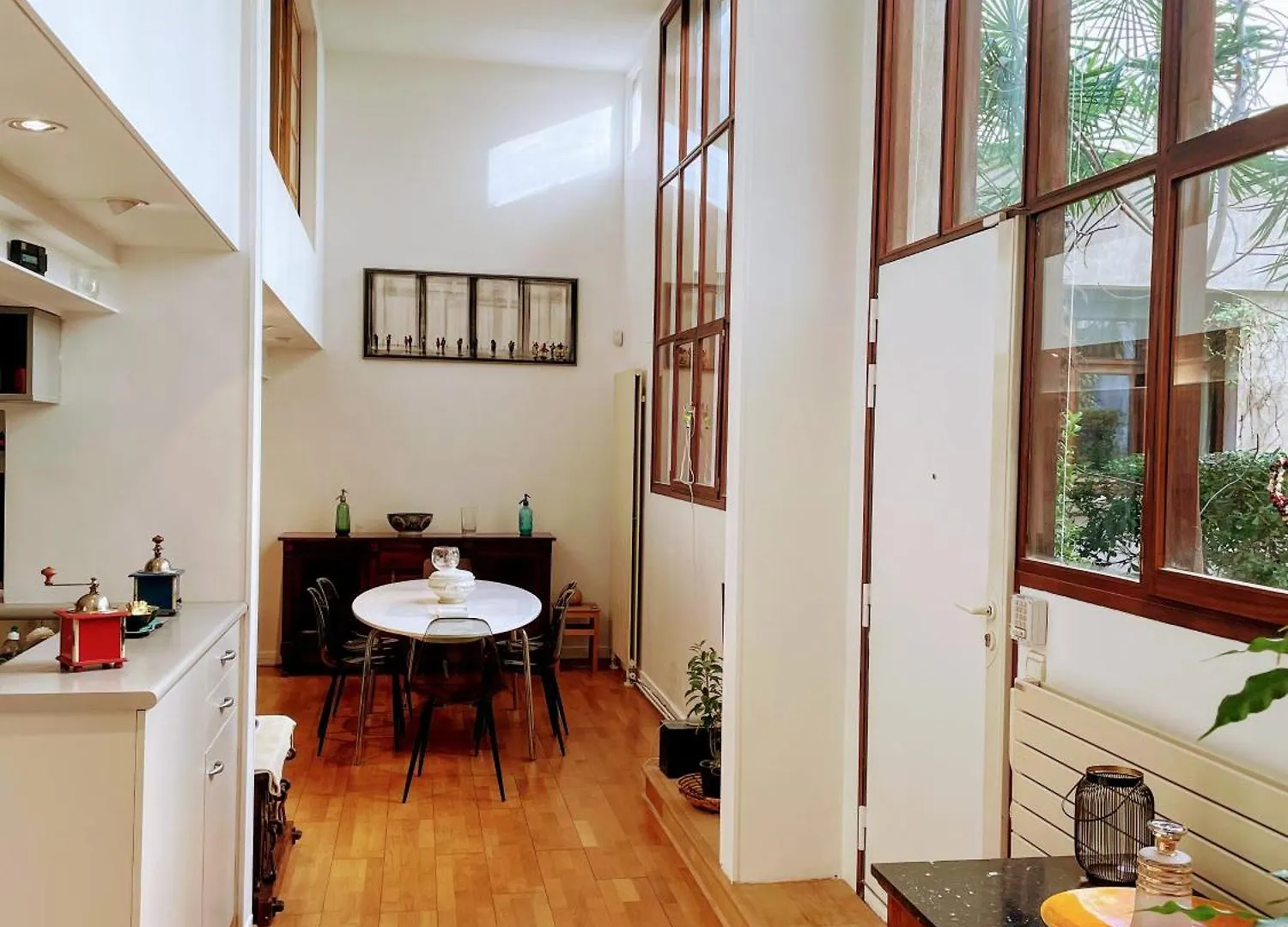 Loft With View On A Quiet Garden, Parisian Charm location