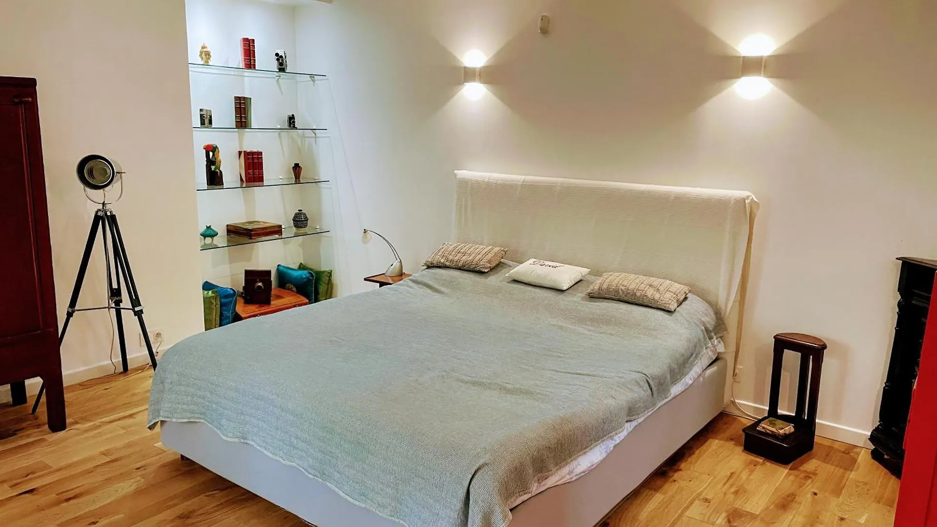 דירות Loft With View On A Quiet Garden, Parisian Charm